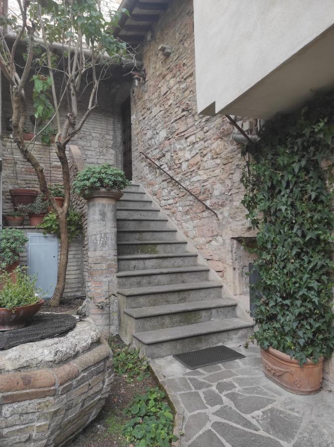 All'Archetto Del Terz'Ordine Assis Exterior foto
